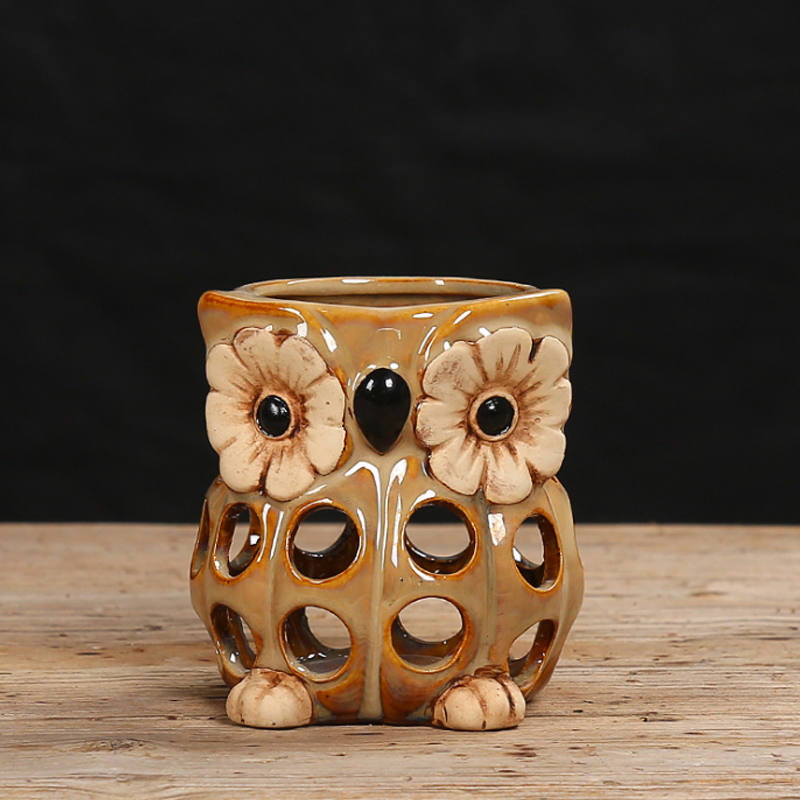 Ceramic owl candle holder Candelabro / soporte de vela ahuecado de búho de cerámica