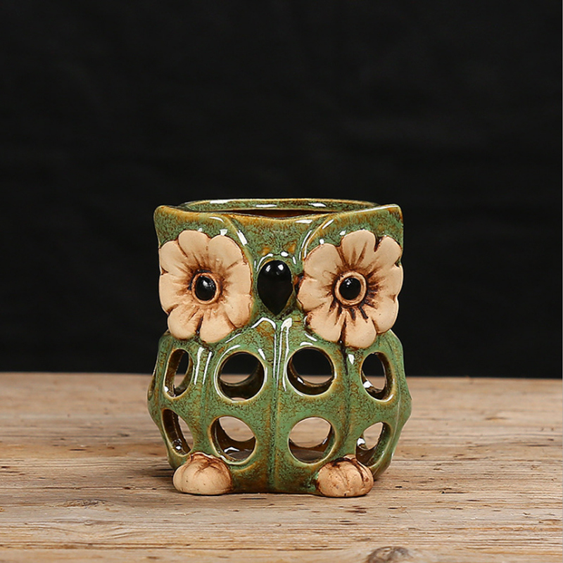Ceramic owl candle holder Candelabro / soporte de vela ahuecado de búho de cerámica
