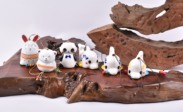 Procesamiento de varios personajes de dibujos animados personalizados Campanas de cer&aacute;mica creativas peque&ntilde;as