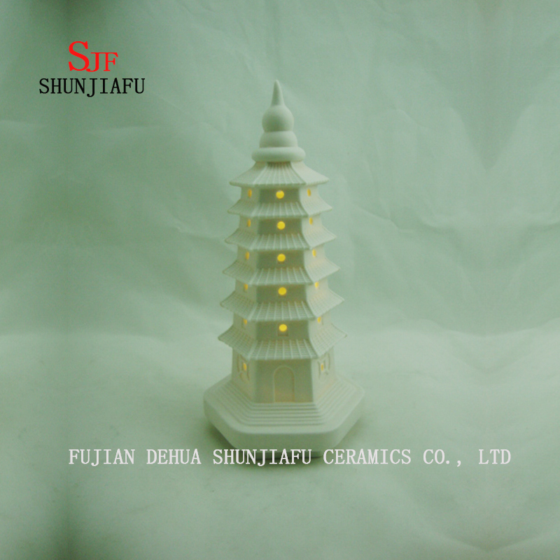 El candelabro en forma de pagoda (L)