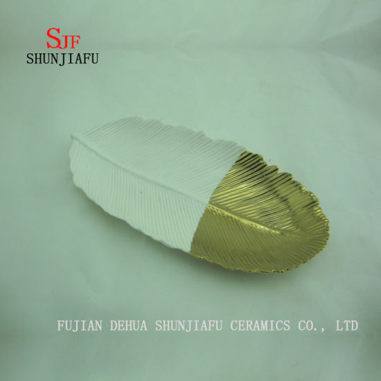 Platos de plumas especiales de oro y plata, placa de cerámica / B