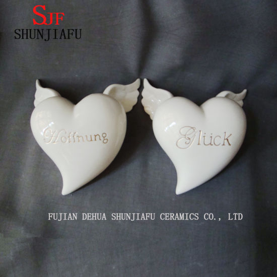 Nuevo diseño de cerámica Love Shape con ala, en forma de corazón, para decoración. Blanco