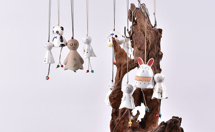 Procesamiento de varios personajes de dibujos animados personalizados Campanas de cer&aacute;mica creativas peque&ntilde;as