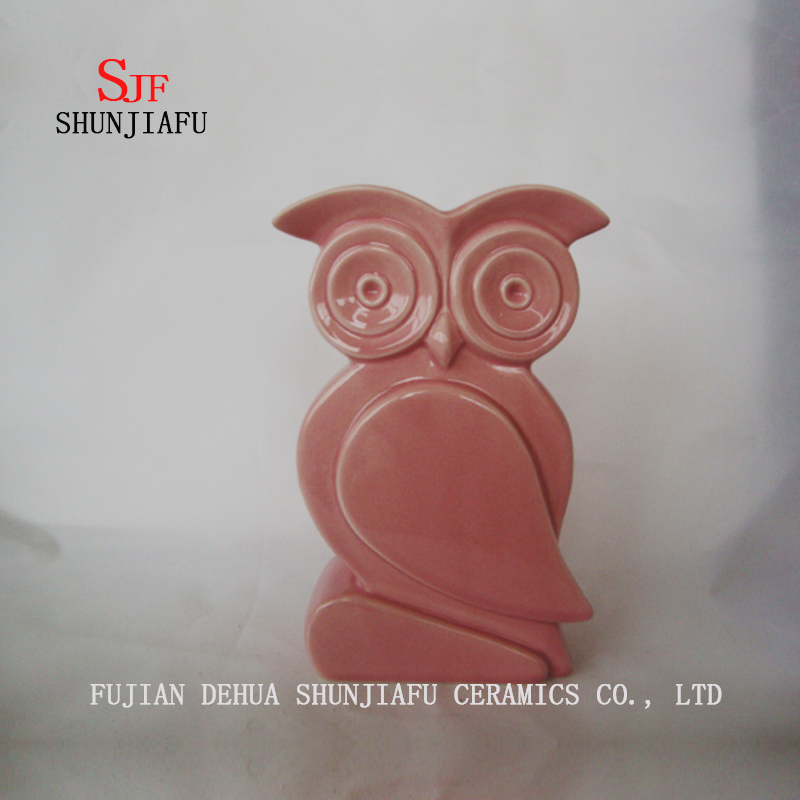 Art&iacute;culos de decoraci&oacute;n de cer&aacute;mica de b&uacute;ho en la decoraci&oacute;n del escritorio