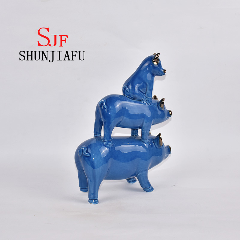 Familia armoniosa de cer&aacute;mica de tres cerdos para decoraciones del hogar