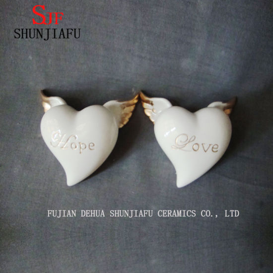 Nuevo diseño de cerámica Love Shape con ala, en forma de corazón, para decoración. Blanco