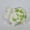 Vaca pequeña de cerámica con calcomanías verdes hucha