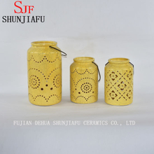 Farol de cerámica tallada Urban Trends, amarillo
