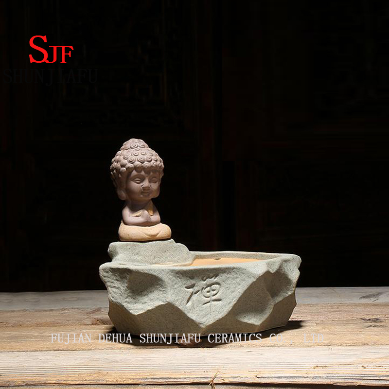 Maceta artesanal de cer&aacute;mica para el hogar / jard&iacute;n con monje antiguo