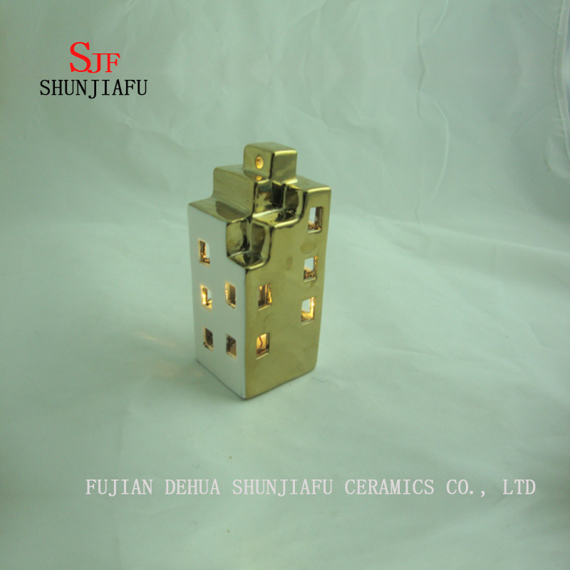 Moderno edificio de candelabros de cer&aacute;mica. /C