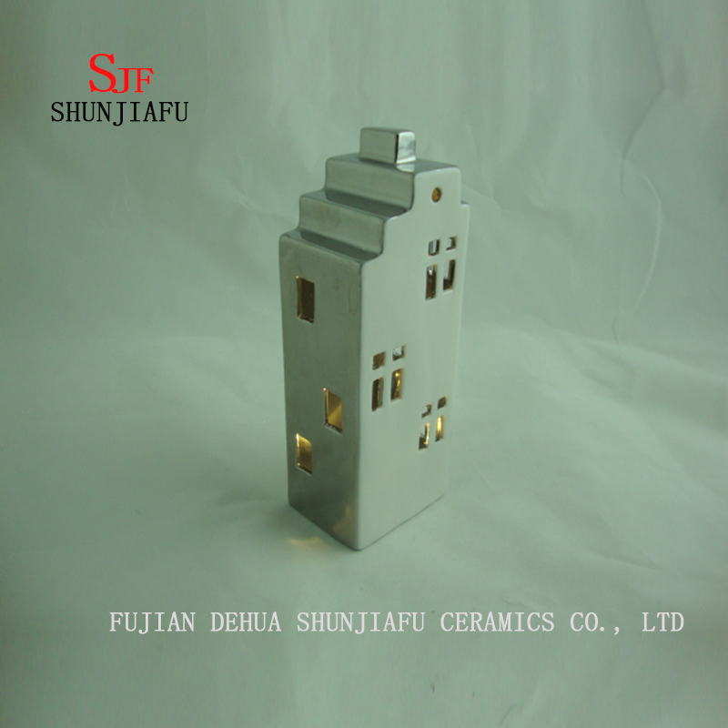 Moderno edificio de candelabros de cer&aacute;mica. /una