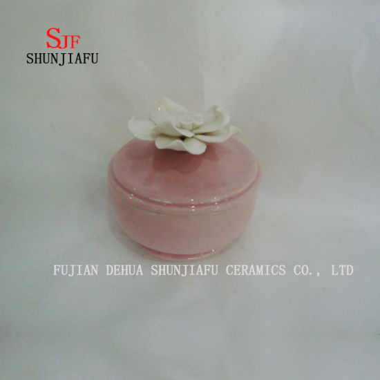 Joyero de cerámica rosa con tapa de flor rosa blanca