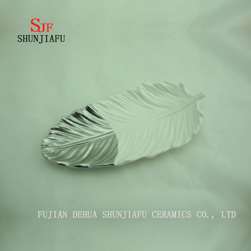 Platos de plumas especiales de oro y plata, placa de cer&aacute;mica / B