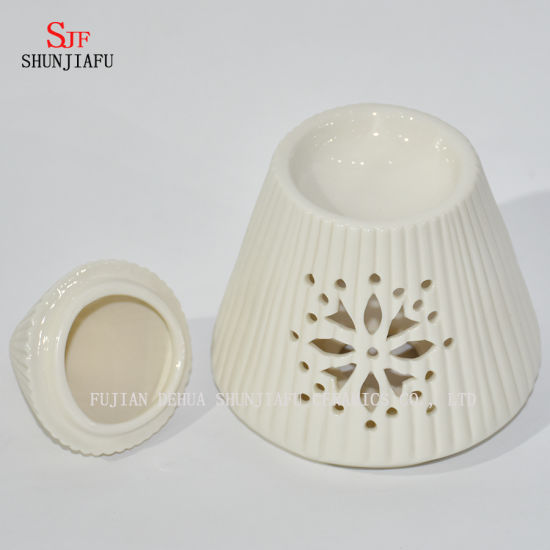 Candelero de cerámica con forma de cono blanco