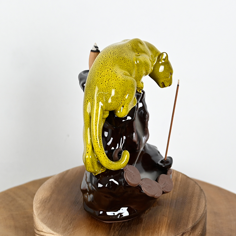 Quemador de incienso de reflujo de cascada de cerámica con diseño de leopardo dorado