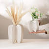 Florero de cerámica geométrico moderno, maceta abstracta con textura arenosa mate para decoración nórdica del hogar, artesanía artística de gres modernista al por mayor