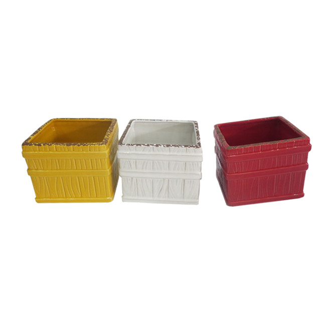 Macetas cuadradas de cerámica roja, amarilla y blanca
