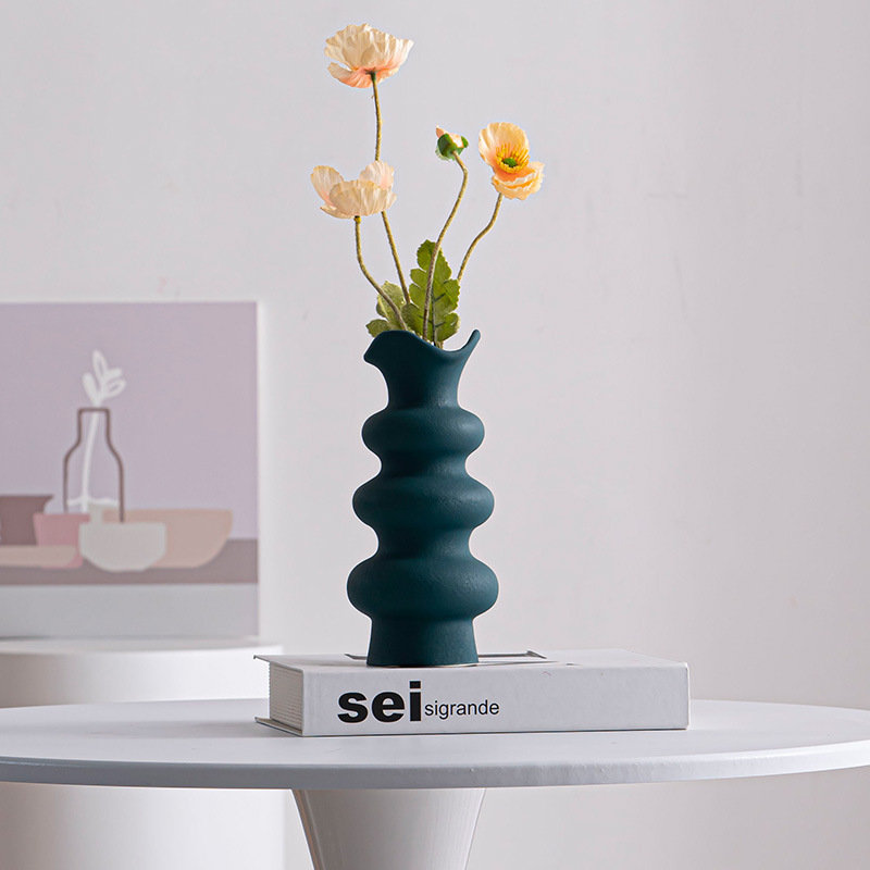 Jarrones de cerámica de diseño de estilo de estilo de estilo rosa, azul, negro, blanco, de tres capas para la decoración del hogar