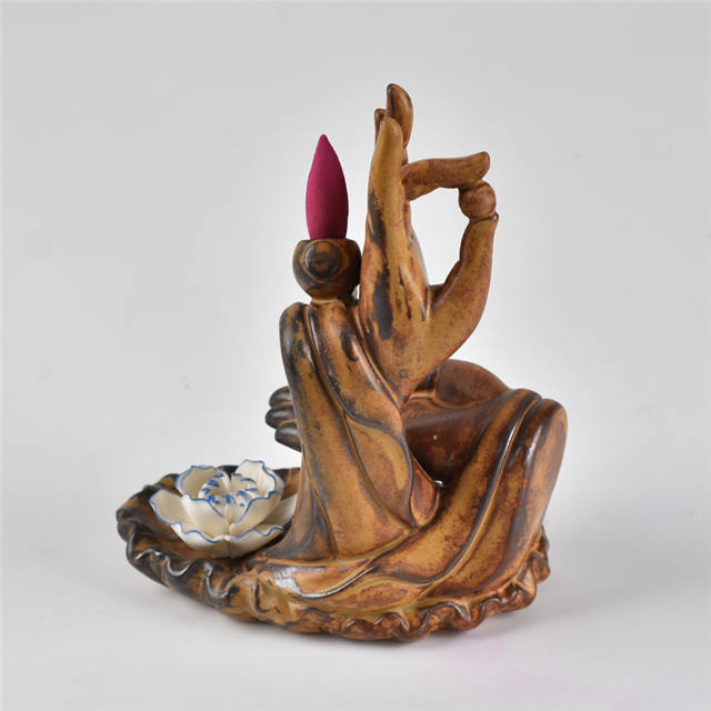 Color marrón con ambas manos de Buda Estilo de flor Flujo de fondo Incensario de cerámica Quemador de incienso de flujo de cerámica