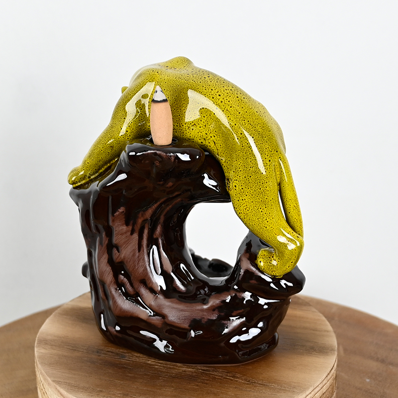 Quemador de incienso de reflujo de cascada de cerámica con diseño de leopardo dorado