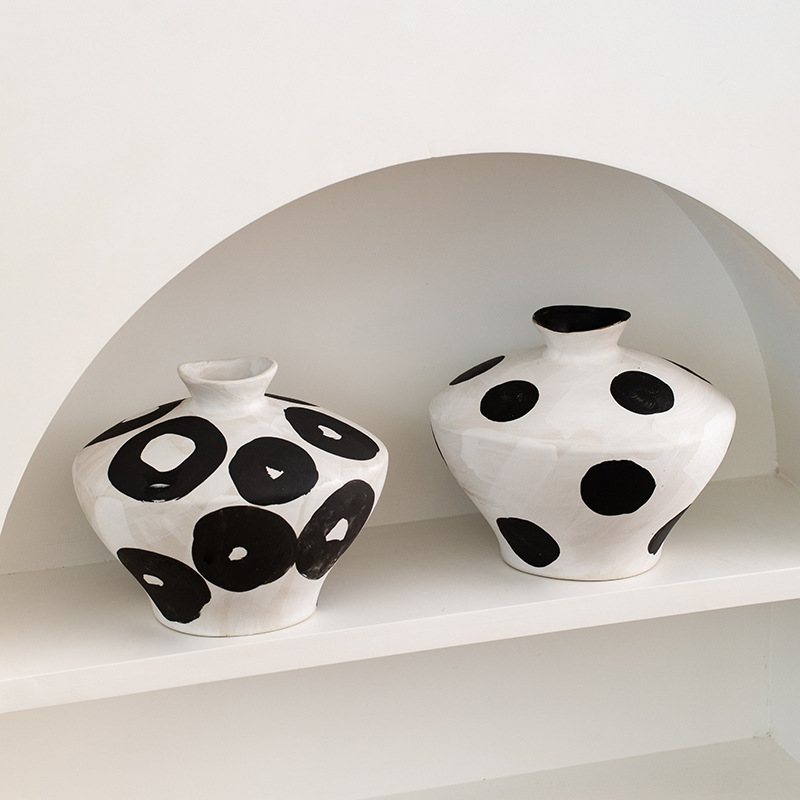 Donde la Tierra se encuentra con Artistry Artisanal Ceramic Vase