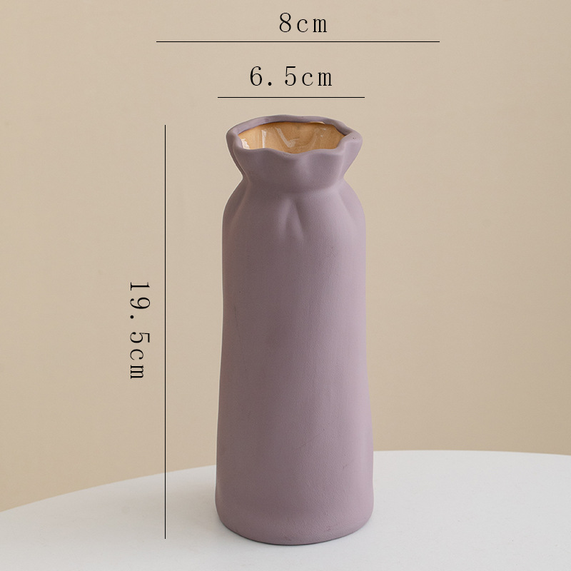 Fusión de tradición y diseño moderno Elegante jarrón de cerámica artesanal