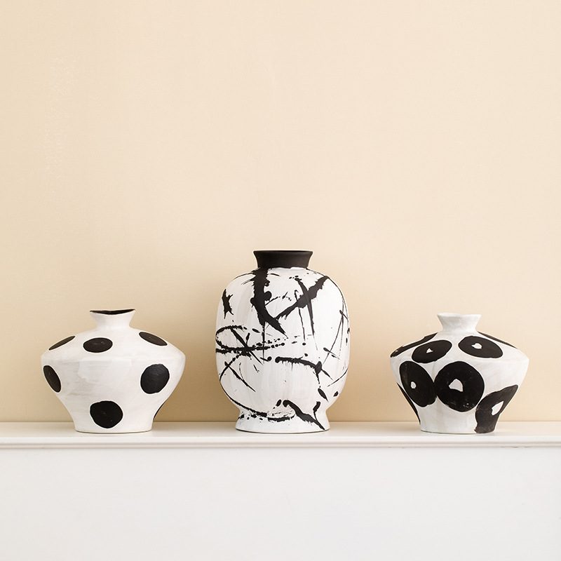 Donde la Tierra se encuentra con Artistry Artisanal Ceramic Vase