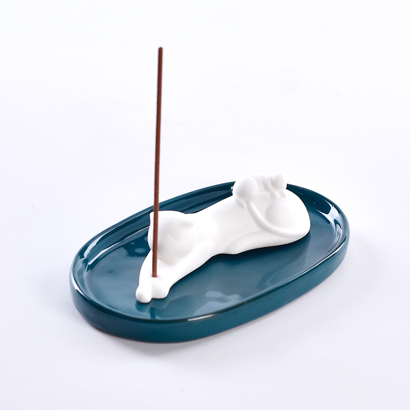 Quemador de incienso de línea Escultura de cerámica Gato pequeño con soportes de incienso de palo de plato de elipse