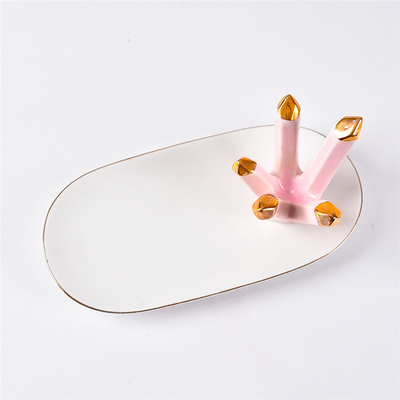 Joya personalizada Diseño de conicidad de diamantes Bandeja de joyería de cerámica ovalada con borde dorado