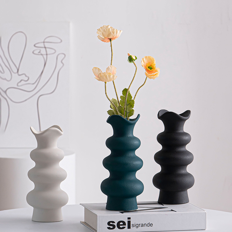 Jarrones de cerámica de diseño de estilo de estilo de estilo rosa, azul, negro, blanco, de tres capas para la decoración del hogar
