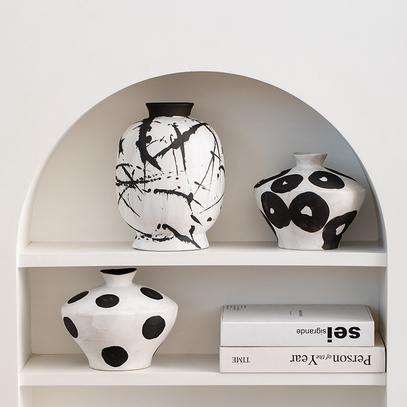 Donde la Tierra se encuentra con Artistry Artisanal Ceramic Vase