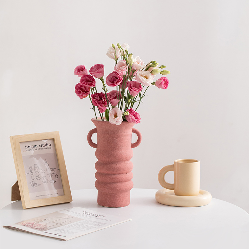 Aceptar el procesamiento personalizado de varios colores y estilos rosa 、 Jarrones de cerámica en blanco y negro