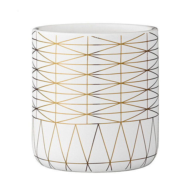 Vela de cerámica estampada con rayas doradas