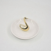 Diseño diferente Decoración del hogar Regalo Bandeja de exhibición de joyería Regalo de boda Soporte de anillo de cerámica Bandeja de baratija personalizada