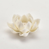 Color blanco Decoración para el hogar Diseño de flores personalizado Porta incienso Porta incienso de cerámica