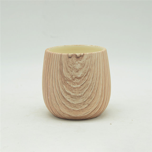 Vela de cerámica con patrón de madera