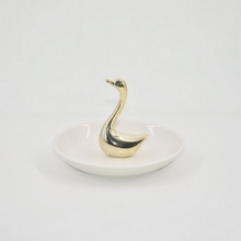 Forma de cisne dorado Decoración para el hogar Bandeja de exhibición de joyería Regalo de boda Soporte de anillo de cerámica Bandeja de baratija personalizada