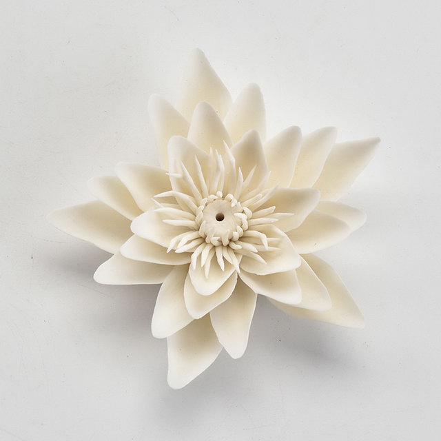 Color blanco Decoración para el hogar Diseño de flores personalizado Porta incienso Porta incienso de cerámica