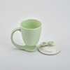 Color verde Decoración del hogar Tazas de suspensión personalizadas Taza de café de cerámica flotante con mango y tapa