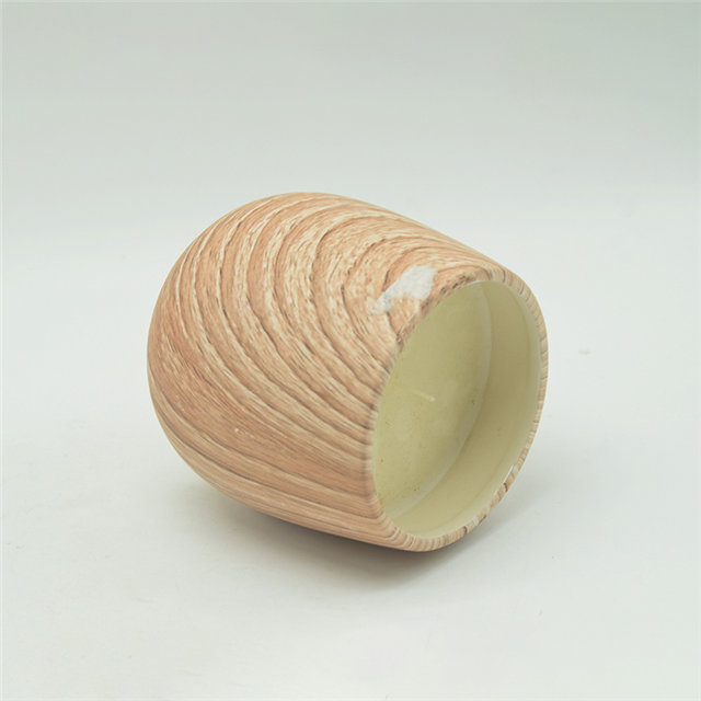Vela de cerámica con patrón de madera