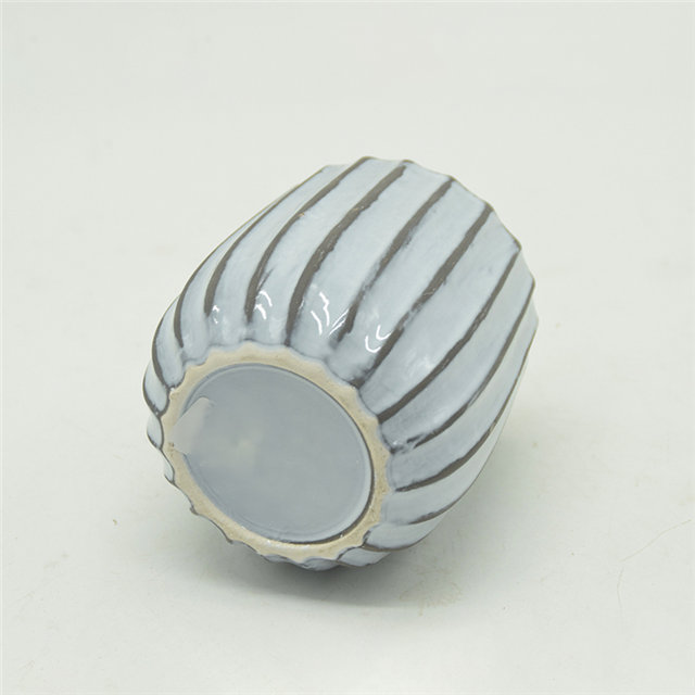 Vela de cerámica en forma de tira en relieve