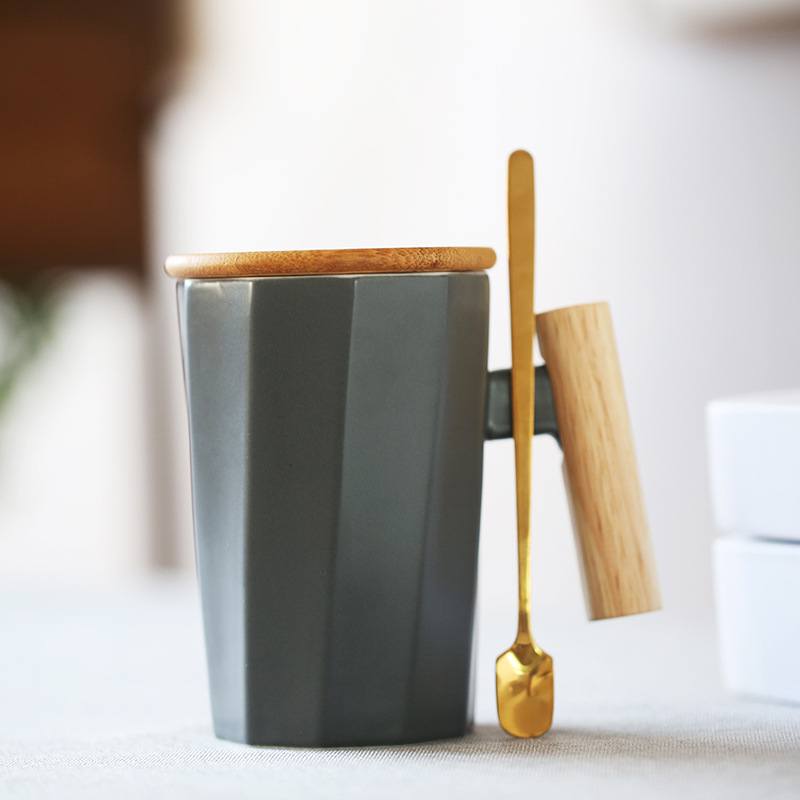 logotipo personalizado caja de regalo taza de café de porcelana 400 ml Negro 、 blanco Tapas de taza de madera con asas de madera Estilo de línea Taza de cerámica