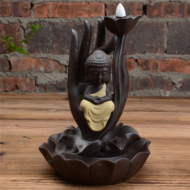 Quemador de incienso de reflujo de mano y pequeño monje de cerámica