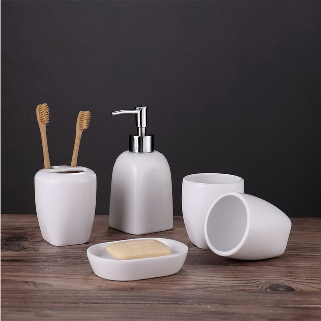 Set de color blanco Five Hotel Uso familiar Baño Accesorios sanitarios Accesorios de baño Set de baño de cerámica