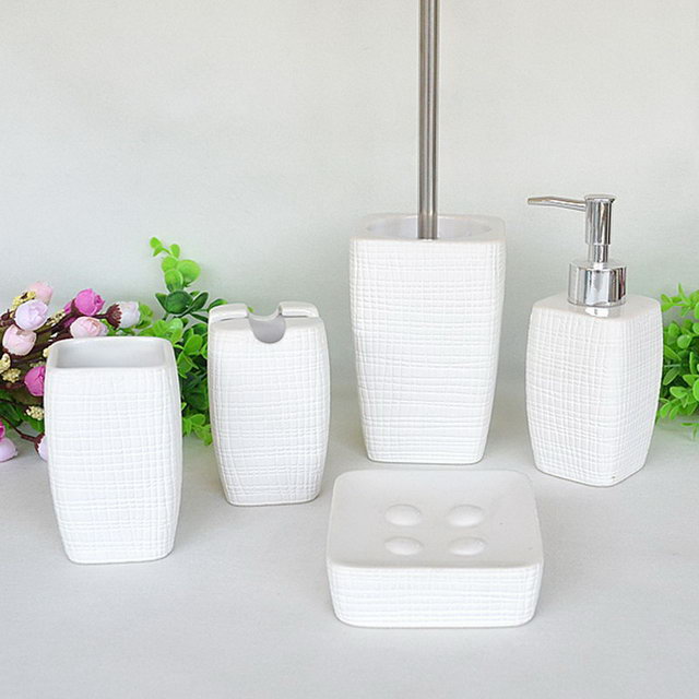 Juego de calcomanías de OEM Conjunto técnico Cuatro accesorios de baño de uso familiar para hoteles Accesorios de baño Juego de baño de cerámica