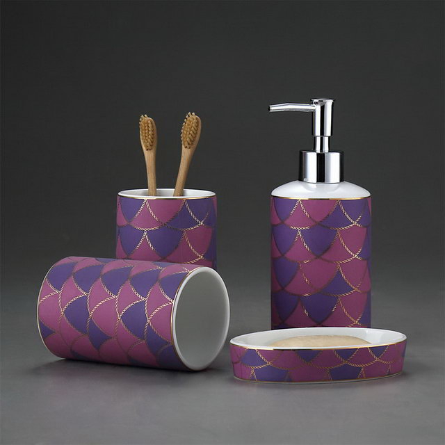 Juego de calcomanías de OEM Conjunto técnico Cuatro accesorios de baño de uso familiar para hoteles Accesorios de baño Juego de baño de cerámica